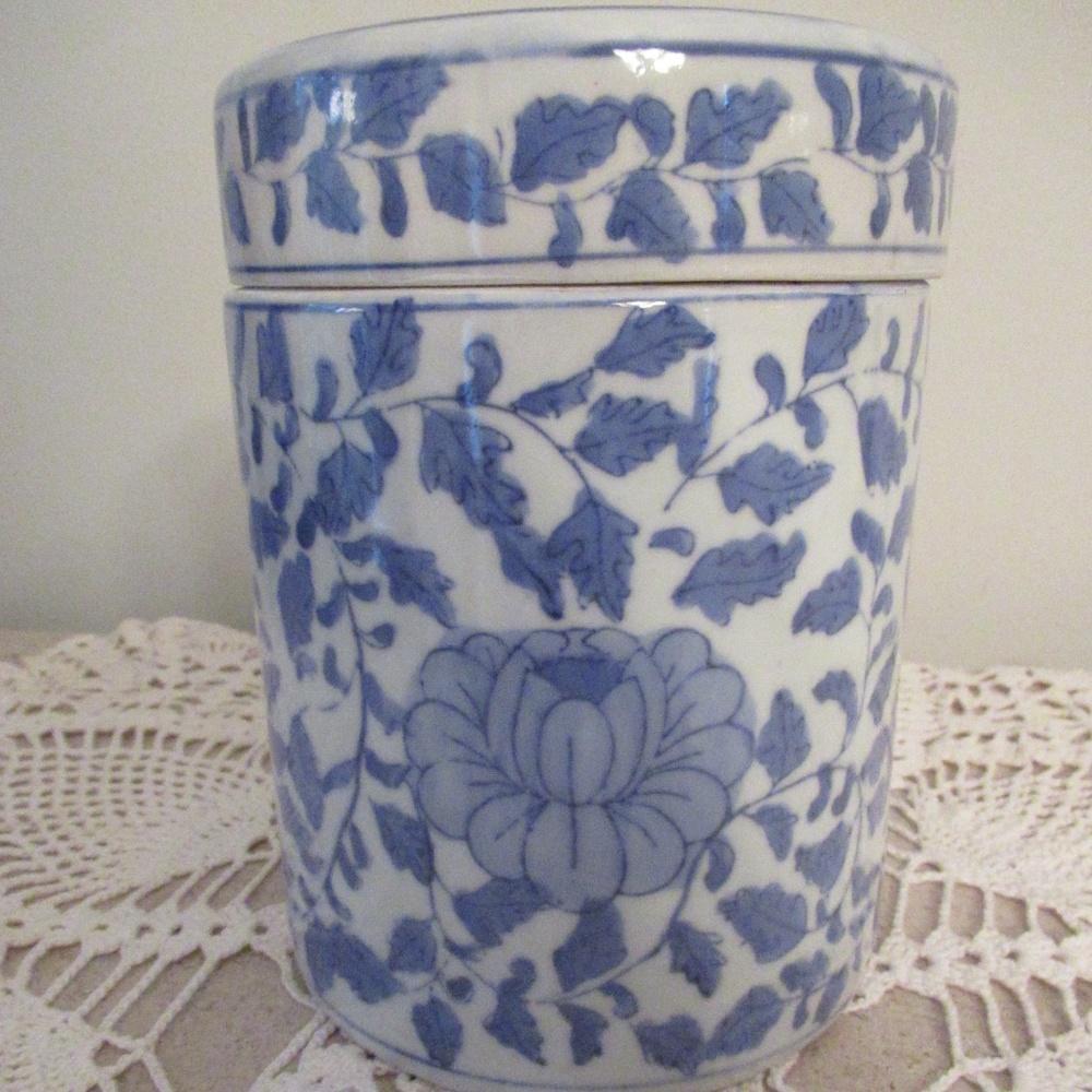 Chinese Blue and white Porcelain Rice/Tobacco Canister